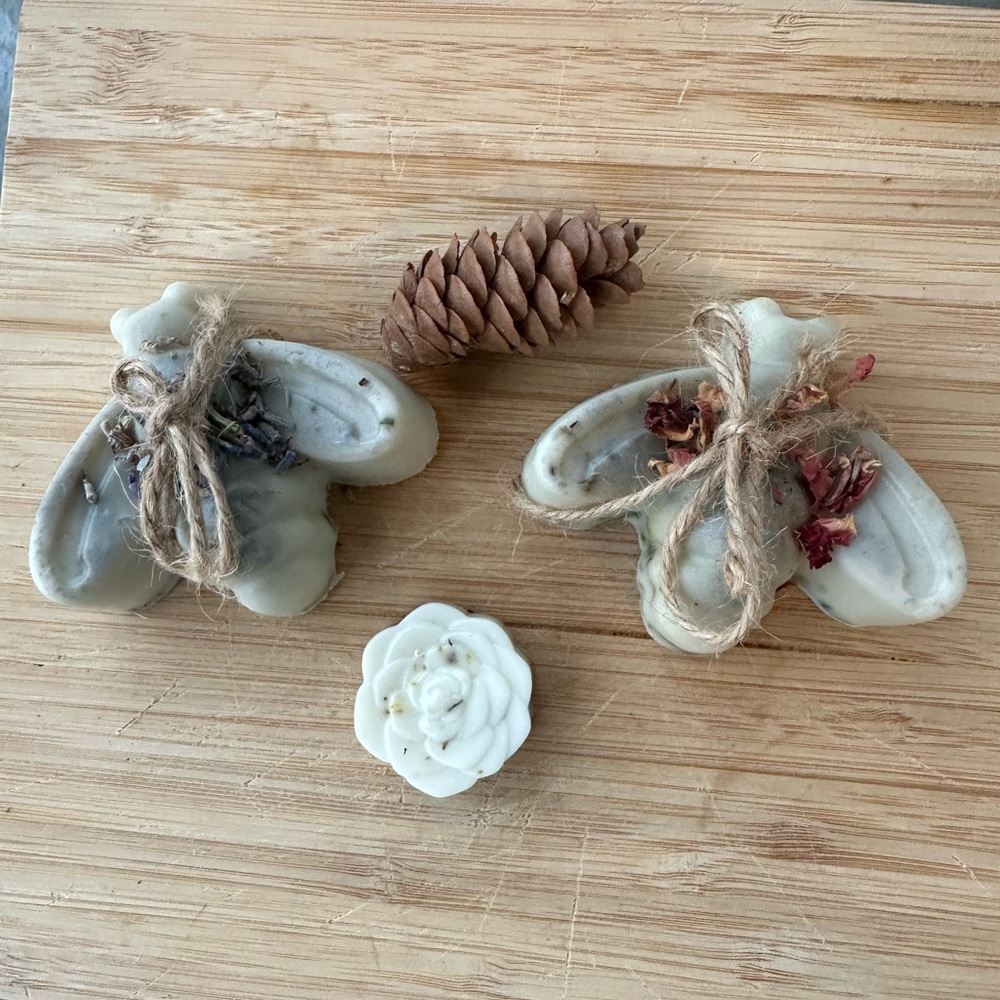 Handcrafted Goat’s Milk Shea Butter Bentonite Clay and Lavender Bee Soap